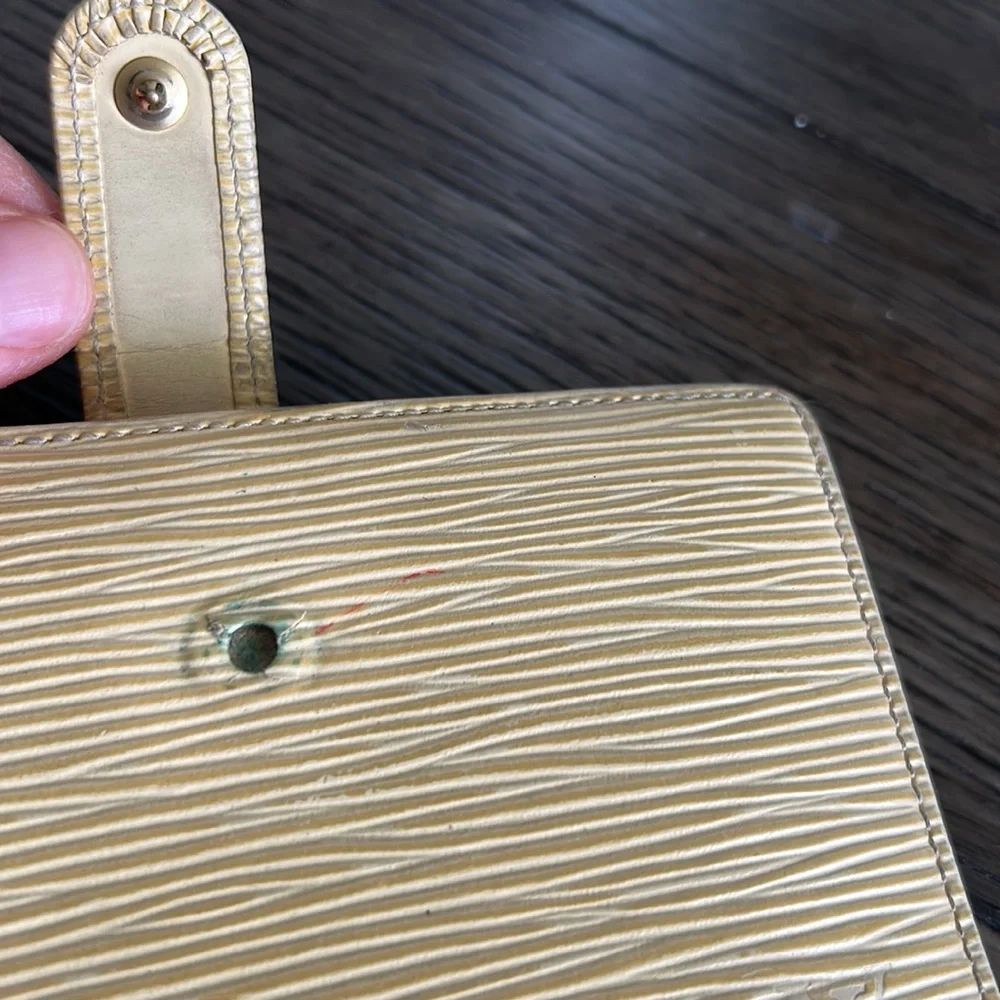 Louis Vuitton Kisslock Epi Wallet